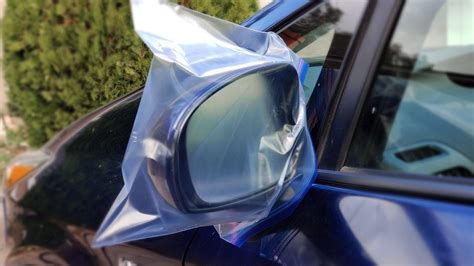 putting ziplock bag over car mirror.